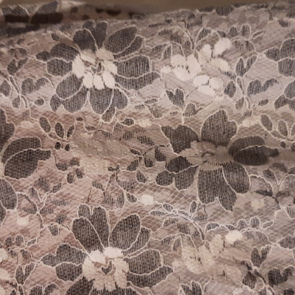 Loft Floral Lace Overlay T-Shirt Size Large - Picture 2 of 4